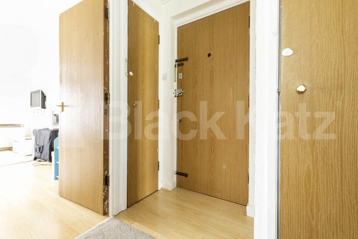 Great apartment Wheatcroft Court, Hendon